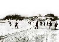 Нино Э. Хабаровск. Бег на лыжах гольдов и гиляков в 1894 году. Фотография (ХКМ)
