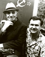 Хабаровские скульпторы Я. П. Мильчин и А. А. Ефимов. Фото 1993 года