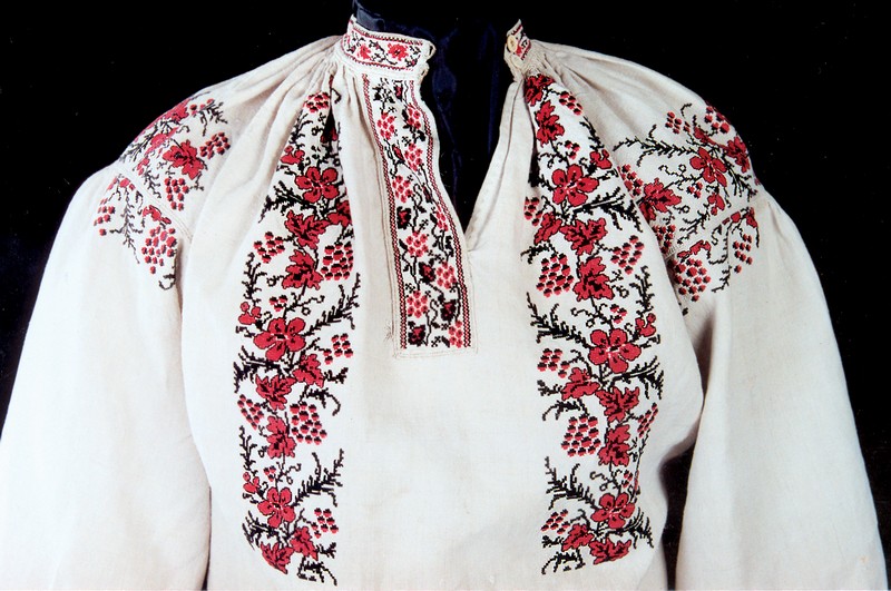 Рубаха с декоративной планкой (верхняя часть). Начало XX в. Украина