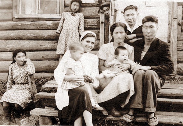 Село Кольчём. 1948. Справа – Аким Уды с женой Еленой Дятала