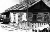 Жилой дом уссурийских казаков (пятистенок). Снимок 1983 г. Архив  Н.А. Соболевской