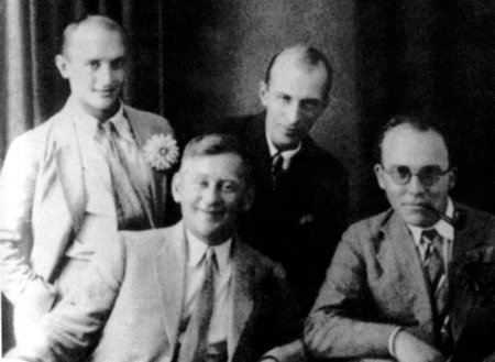 Харбинские писатели (слева направо): Василий Обухов, Арсений Несмелов, Лев Гроссе