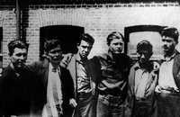Редакция газеты «Набат молодежи». Хабаровск, начало 1930-х. Петр Комаров крайний справа