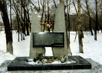Памятный знак жертвам репрессий, установлен в 1996 году. Автор Р.Р. Орлов