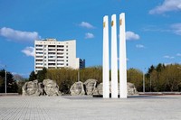 Мемориальный монумент к 25-летию победы над фашистской Германией