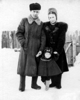 Брат Иван с дочкой Людой и сестрой Анной. 1957