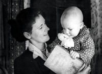 С сыном Олежиком. 1956