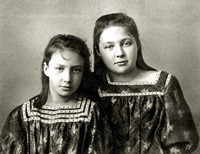 Анастасия и Марина Цветаевы. 1905