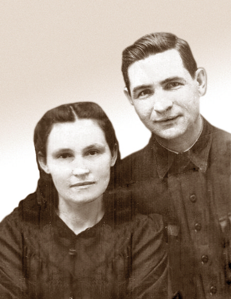 Чириковы Алексей Иванович и Мария Мартыновна. 1946