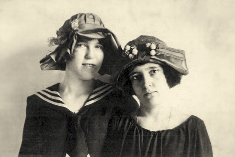 Ольга и Татьяна, дочери Н.Л. Гондатти. 2-я половина 1920-х гг.