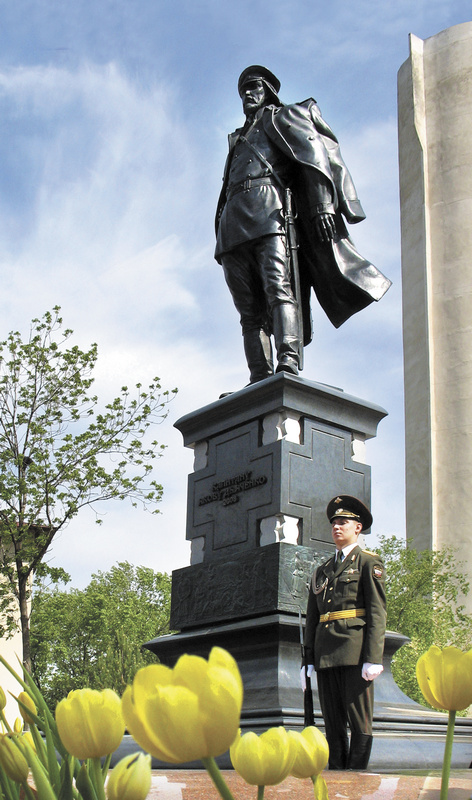 Памятник Якову Дьяченко в Хабаровске