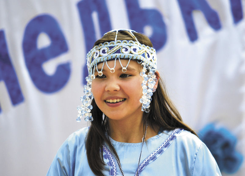 Гости и участники праздника «День села» в Нелькане. 2008