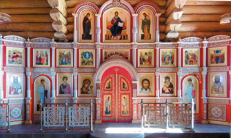 Центральная часть иконостаса храма Владимирской Божией Матери п. Маяк. 2016–2017