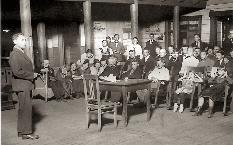 В.К. Арсеньев читает популярную лекцию. Хабаровск. 1925