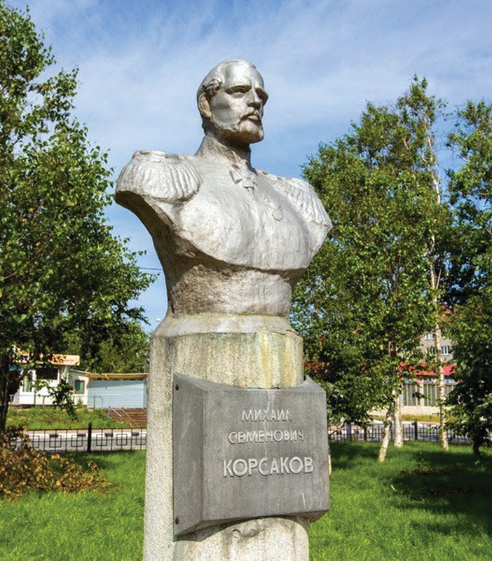 Памятник Михаилу Семеновичу Корсакову. Сквер Вакканай, город Корсаков