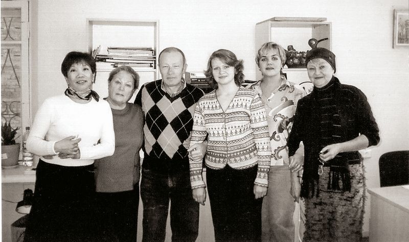Хормейстеры Хабаровска, слева направо: И. Сарапульцева, Л. Гладкая, А. Новиков,  О. Герасименко, Т. Коваленко, Л. Русанова. 2007