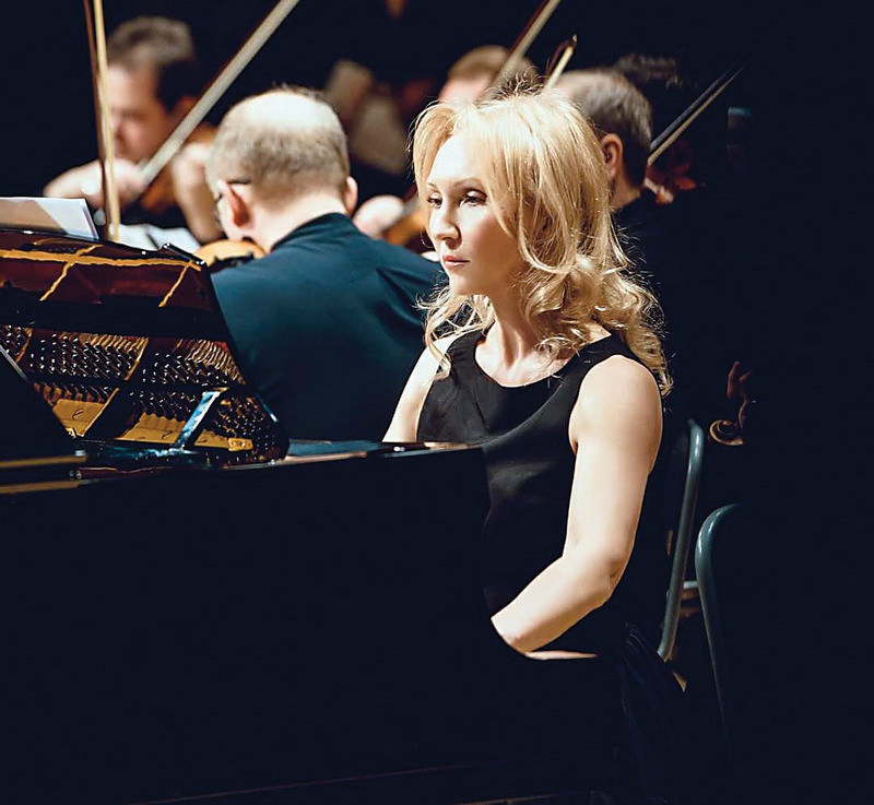 Юлия Вакульская – солистка Дальневосточного академического симфонического оркестра