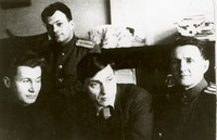 Слева направо: В. Ажаев, П. Комаров, Г. Марков.  Вверху —  С. Смоляков