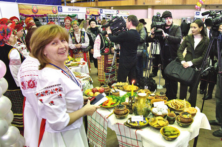 Конкурс национальной кухни и один из его лидеров М.П. Павлова – руководитель культурного центра «Белорусское землячество»