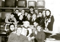 Лилия Яковлевна Славутская со своими студентами Хабаровского института культуры и искусств