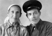 Мама Матрена Андреевна и папа Евстафий Матвеевич. 1954