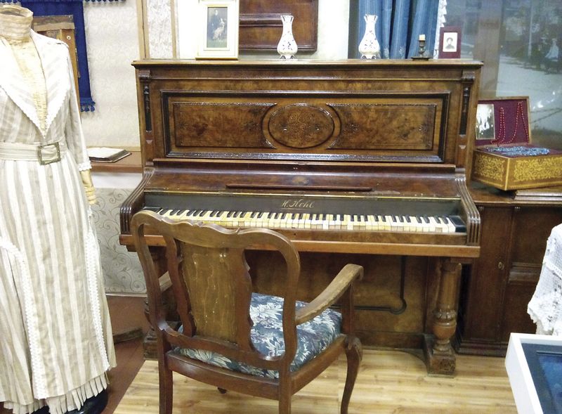 Пианино из ТЮЗа. 1870 г. Из коллекции Музея истории города Хабаровска