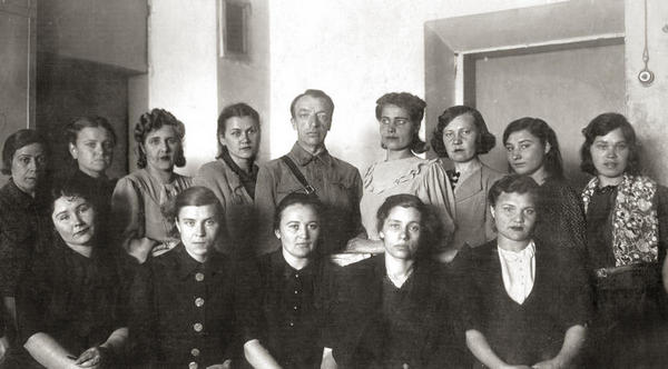 Работники крайгосархива. 1944