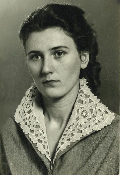 Людмила Дземешкевич – студентка медицинского училища. Омск. 1957