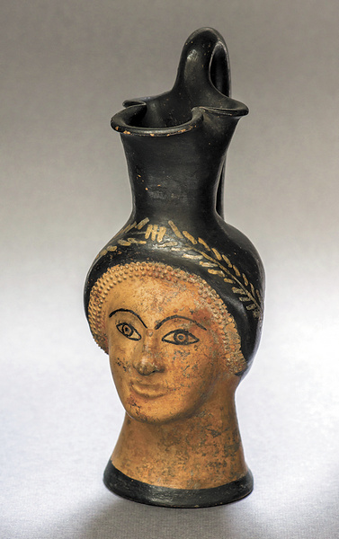 Ойнохоя фигурная в виде женской головы.  Керамика. Аттика, Группа Кук. 580-е годы до н. э. ДВХМ, С-24