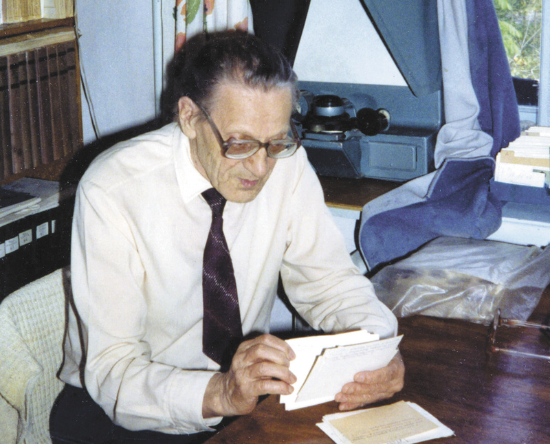З.В. Востоков в рабочем кабинете. 1980