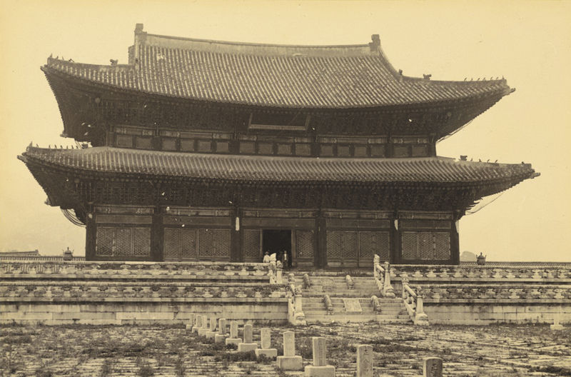 Тронный зал королевского дворца Кёнбоккун в Сеуле. Конец XIX – начало XX в.