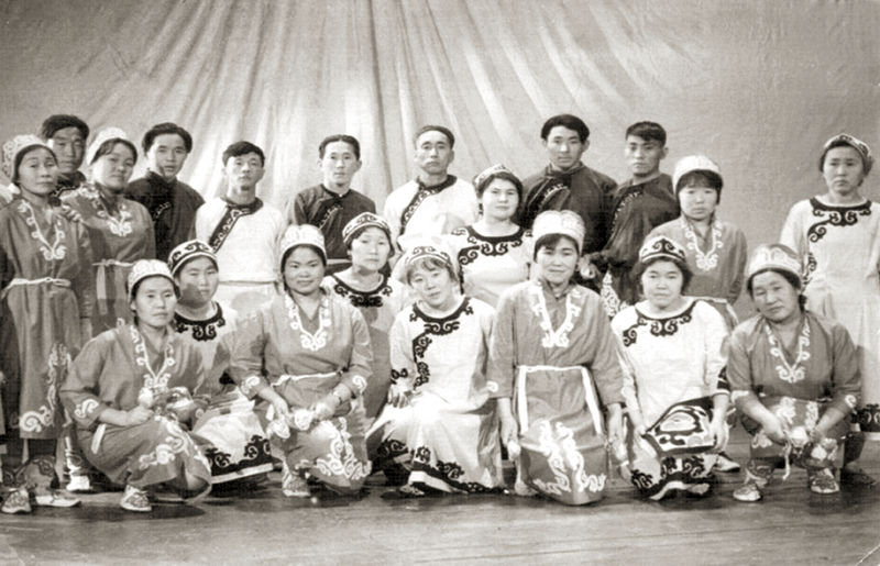 Первые участники ансамбля «Сиун».  Хабаровск. 1965 