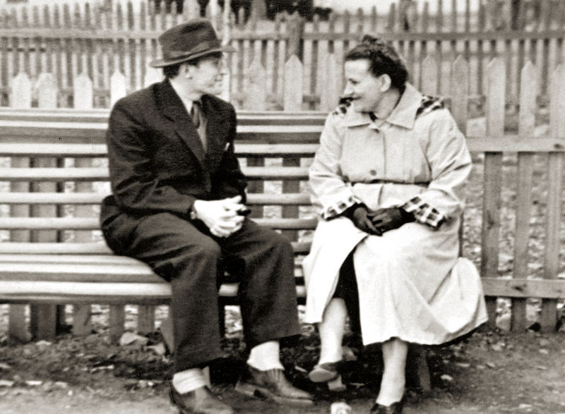 В.И. Ремизовский с матерью, Р.В. Ремизовской. 1964