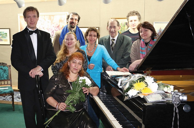 После концерта, посвященного 15-летию музыкальной фортепианной гостиной. 2014