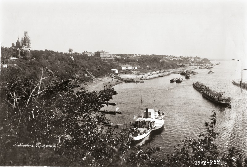 Вид с утеса  на пристань. Фото Э. Нино. 1908