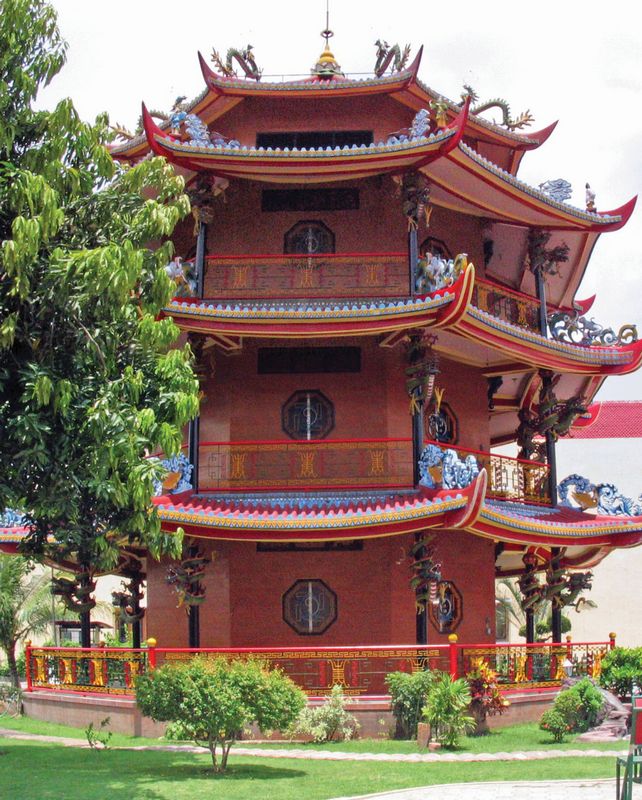 Пагода в буддийском китайском храме, г. Мадьюн