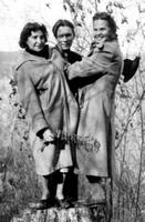 Маргарита Алигер, Николай Шундик, Юлия Шестакова осенью 1954 года в отрогах Хехцира Фото А. Арбузова